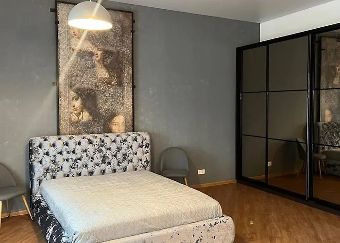 Stylish On Deribasovskaya Corner Apartment